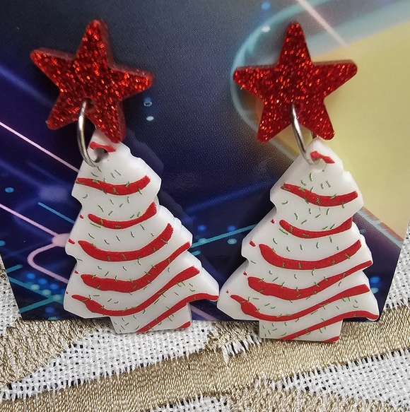 Little Debbie Acrylic Christmas Tree Cake Earrings NWOT - Picture 2 of 8